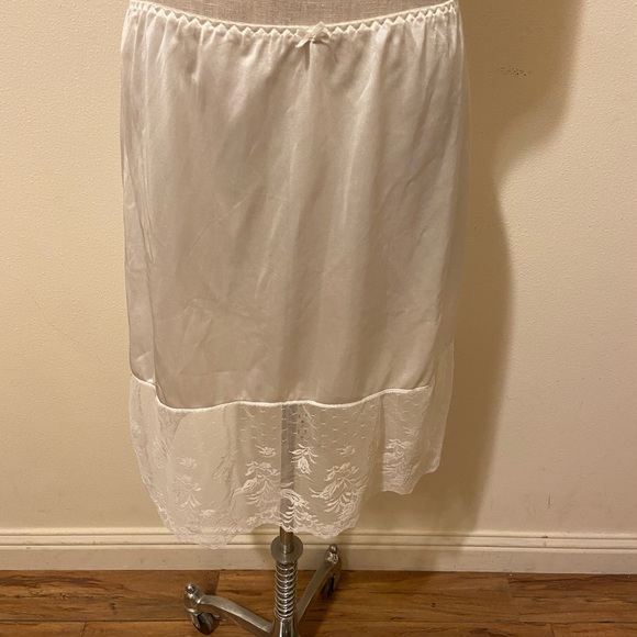 Vintage half slip Fortune